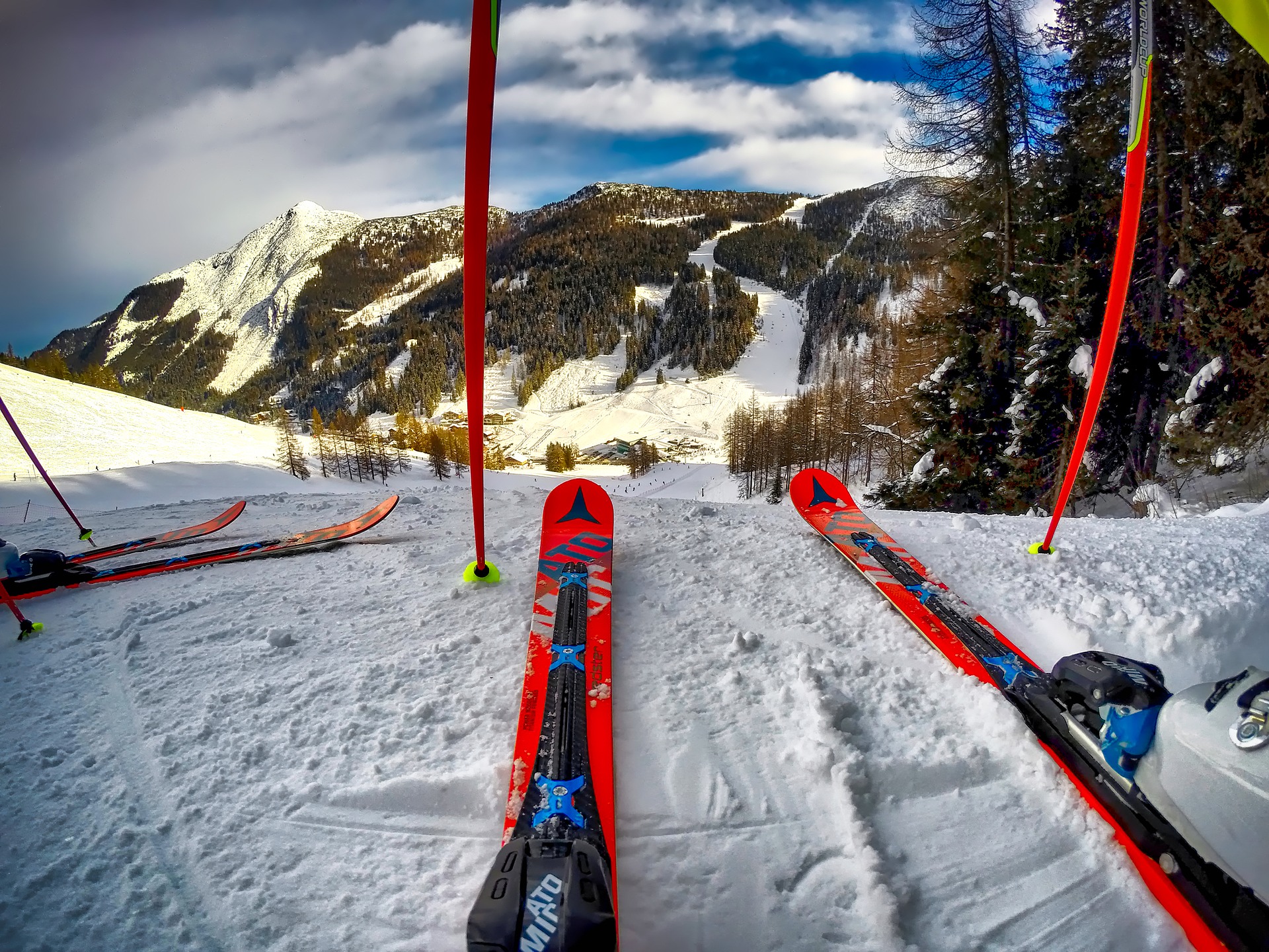 Auf der Piste mit den vermieteten Skiern